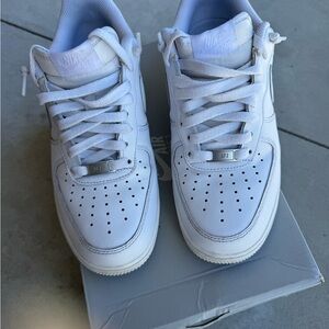 Nike mens All-White Sneakers